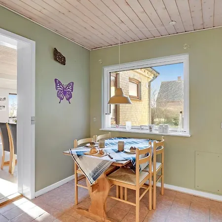 Gorgeous In With Kitchen בנדהולם