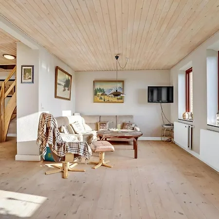 Gorgeous In With Kitchen Semesterbostad