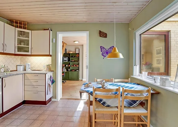 Holiday home Gorgeous In With Kitchen Bandholm