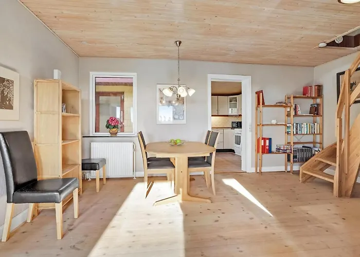 Holiday home Gorgeous In With Kitchen Bandholm